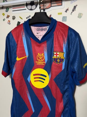 تيشيرت برشلونة الرابع ( نسخة السوبر ) 2025/26