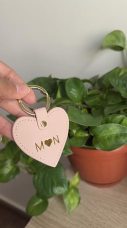 ميدالية مفتاح جلد