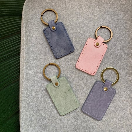 ميدالية مفتاح جلد ومخمل