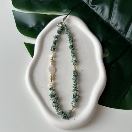 تعليقة جوال قصيرة حجر اخضر