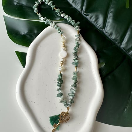 تعليقه سياره حجر اخضر