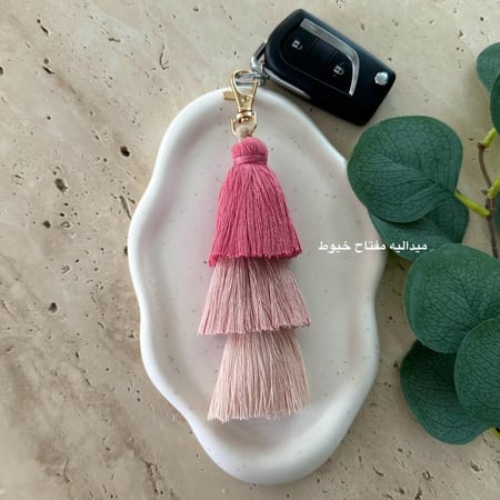 تعليقه سياره مع ( برج + حرف ) مطلي ذهب