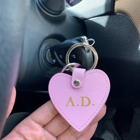 ميدالية مفتاح جلد مع طباعة اسم )