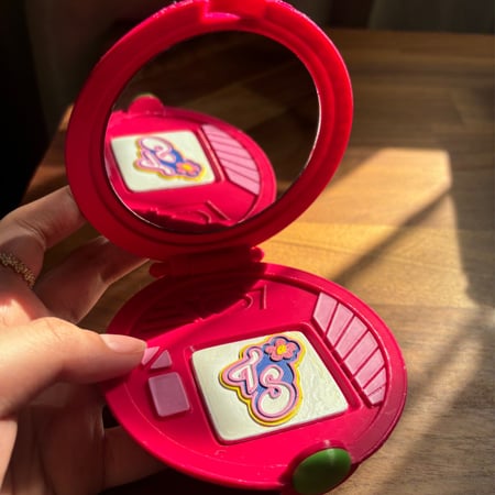 مرايا الجاسوسات