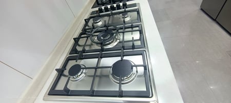 البا الايطالية - سطح 5 شعلات غاز ( 1 حلقة مزدوجة ) الإشعال الإلكتروني جهاز السلامة - مفاتيح جانبية مطعمة بالكروم أستيل - دعامة للحوض من الحديد الزهر - ASEN95-54VX