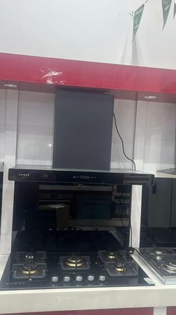 شفاط بومبي POMPE - ايطالي  - حرف تي 90 سم - قوة شفط 1400 - ماطور انفيرتر - نظام تحكم باللمس - مزود فلتر حديد لون أسود - صفاية زيت حديد - 220/240 فولت - التردد : 50/60 هرتز - القدرة : 252 وات - PHT90B