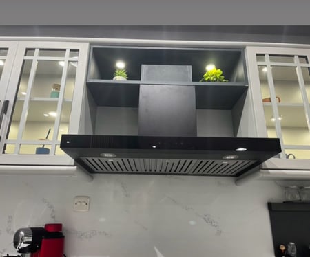 شفاط كيتشن نت Kitchen Net مودرن قوة شفط قصوى 1000 تحكم باللمس للشاشة  90سم تي بوكس لون اسود MI2203003