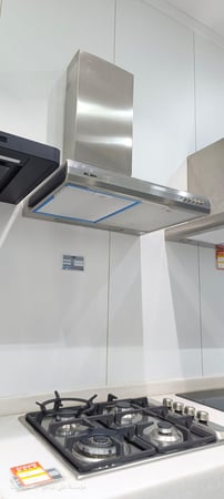 البا الايطالية - شفاط جداري هرمي ايطالي 60 سم - قوة 600 م3 في الساعة - تصميم من استنلس استيل - تحكم بالازرار 3 سرعات - 2 مصباح - فلتر كربون + فلاتر الومنيوم - AS SILVER 60-600