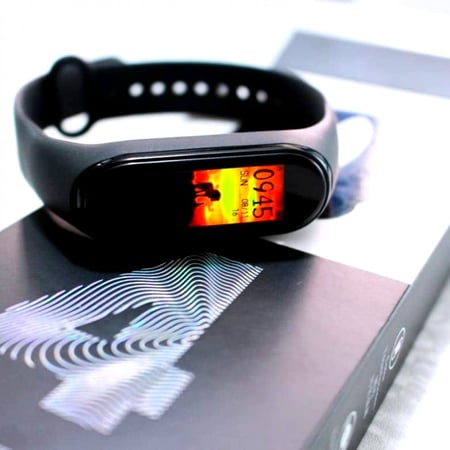 أسوار رياضي ذكي mi smart band 4 موديل XMSH07HM