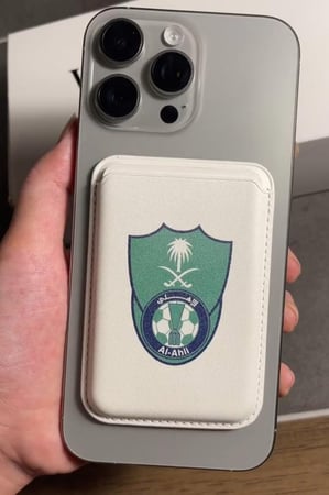 محفظة للجوال بشعار الأندية