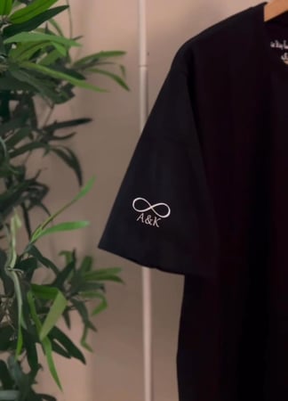 تيشيرت ليحتضنك دائماً بدلاً عني