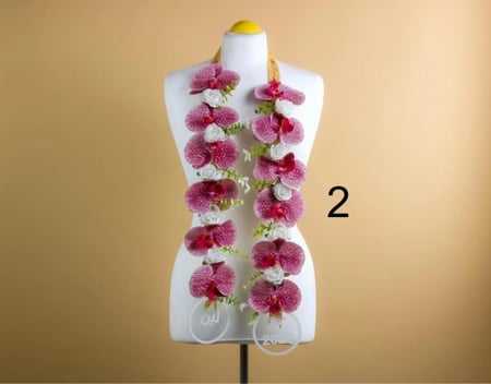 عقد زهرة تخرج بالاسم