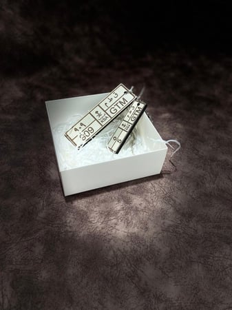 ميدلية او تعليقة بأحرف اللوحة