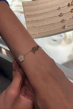 اسواره بالاسم مع ورده صدف طبيعي