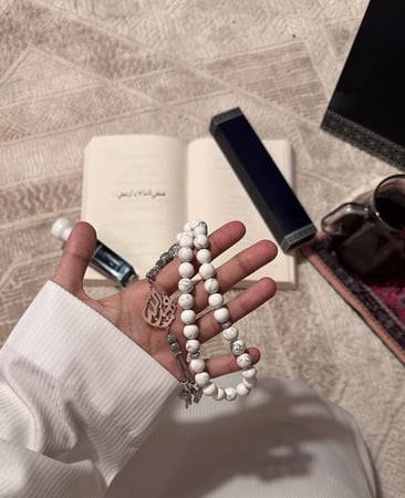 مسباح حجر الهاولايت الأبيض