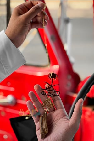 تعليقة سيفين ونخلة و كسرة العود على طلبك