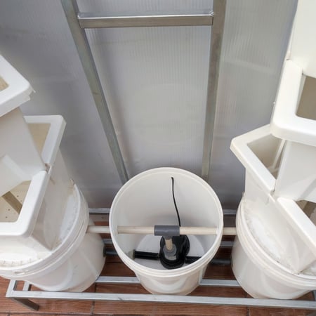 نظام عامودي مربعات مزدوج مع حامل | 48 شتلة