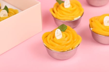 كاسات البروليه بالخوخ