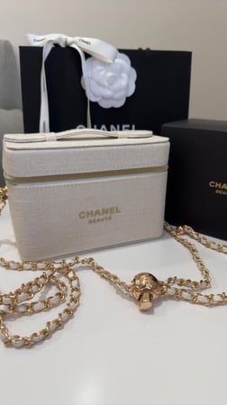 شنطة  شانيل  مع  الكيس    ( بيج )