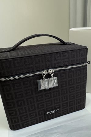 شنطة جفنشي كبيره