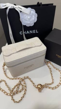 شنطة  شانيل  مع  الكيس    ( بيج )