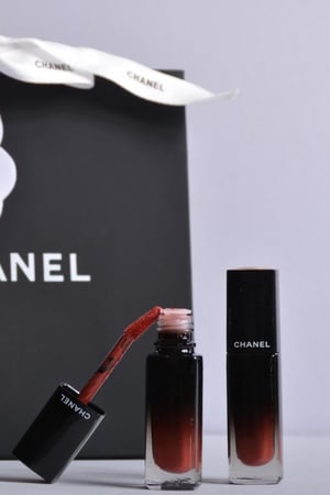 قلوس شانيل حجم كبير مع الكيس