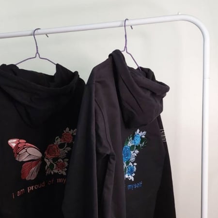 بلوفر فراشة الورد