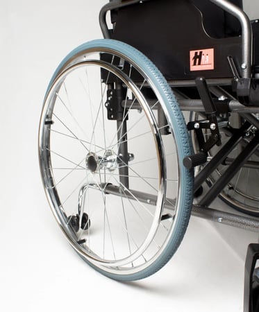 كرسي معاقين عريض استيل كفر كبير مقاس 56- موديل 951B