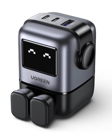 فيش شاحن جداري بثلاث منافذ وقدرة 65 واط من UGREEN شاشة تفاعلية