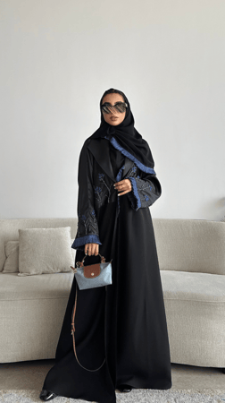 عباية سوداء بليزر بتطريز توليب كحلي أنيق