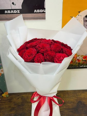 باقه الاناقه الحمراء      "ورد  جوري احمر"