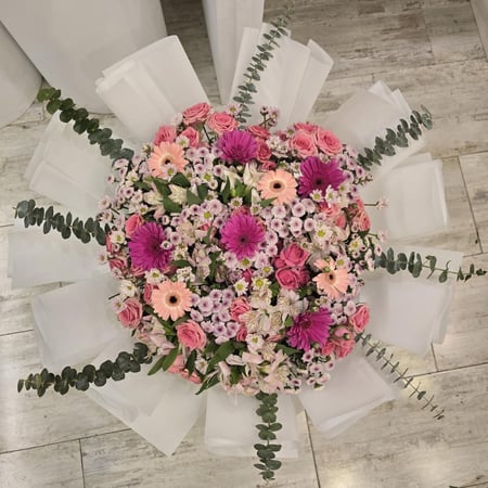 باقة ورود متنوعة كبيرة