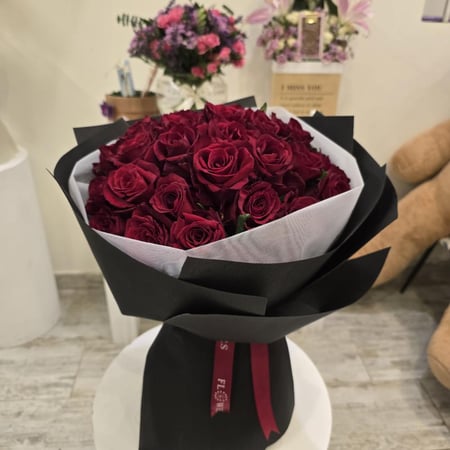 بوكية ورد احمر40 وردة بتغليف اسود