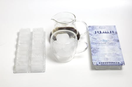 مكعبات ماء جاهزة للتجميد