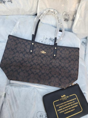 كوتش جامعه توت باق دبل فيس