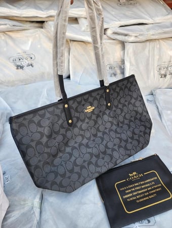 كوتش جامعه توت باق دبل فيس