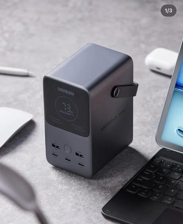 يوجرين بطارية متنقلة بـ 3 منافذ USB-C ومنفذين USB بسعة 48000 ملي امبير بقوة 300 واط - رمادي