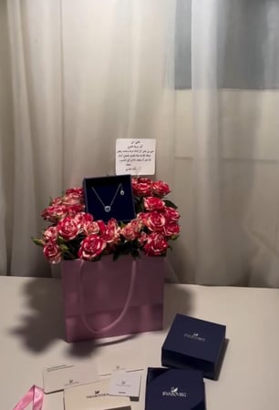 سوارفسكي مع ورد