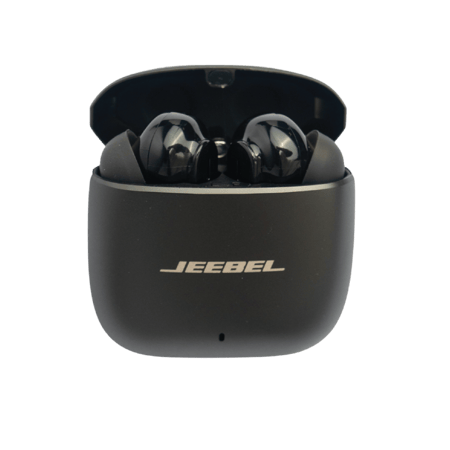 سماعات JEEBEL BOOST داخل علبة الشحن السوداء