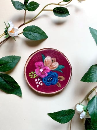 قاعدة ورد خشبية لون عنابي