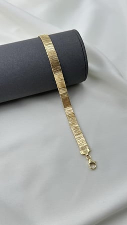 سوارة طايحه ذهب عيار 18