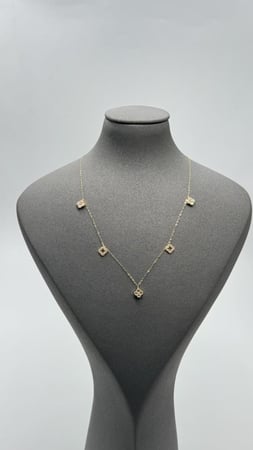 عقد ذهب عيار 18