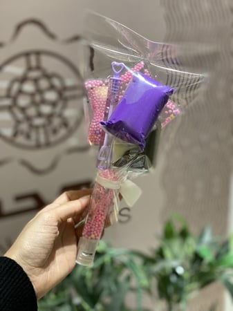 12 توزيعه العصا المضيئة