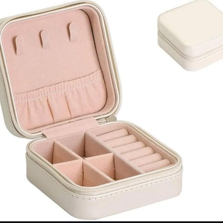 منظم مجوهرات