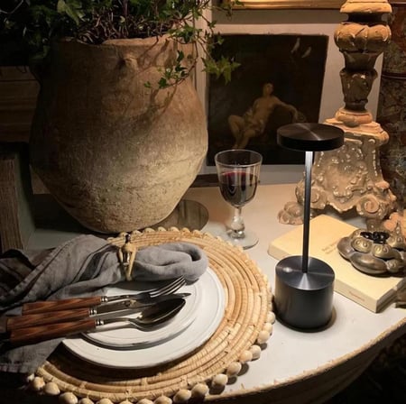 مصباح طاولة LED