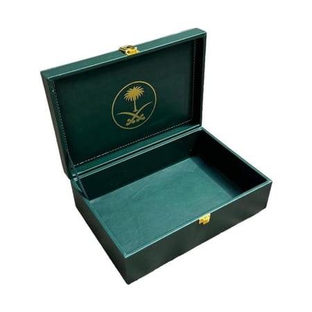 شنطة جلد زيتي بشعار سيفين ونخلة