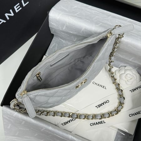 Size: 15.5x20.5x6.5cm