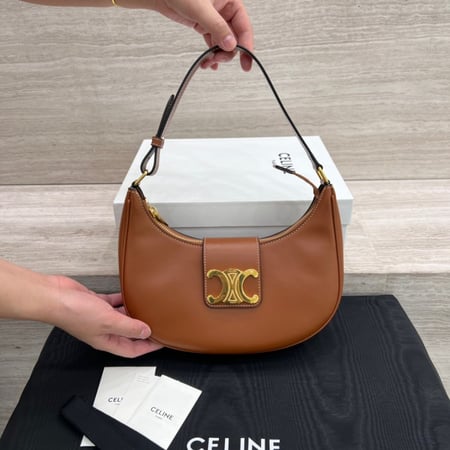 Celine 23cm