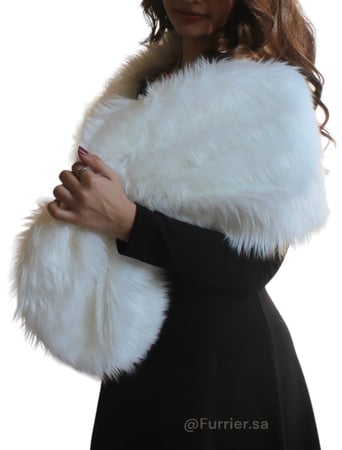 شال فورير أبيض