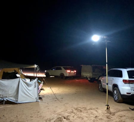 كشاف طاقة شمسية 800 شمعة لومنز يعمل اليا كامل الليل ويدعم تغيير لون ال